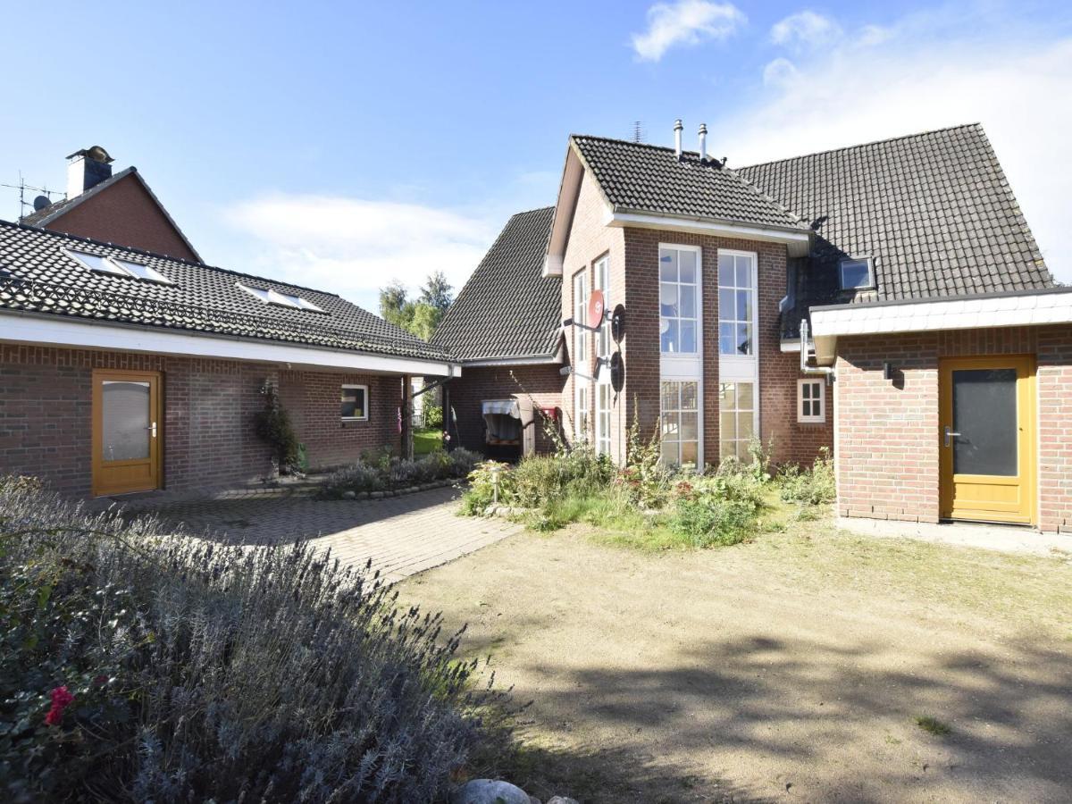 4 Room Holiday Apartment With Garden Kossau エクステリア 写真
